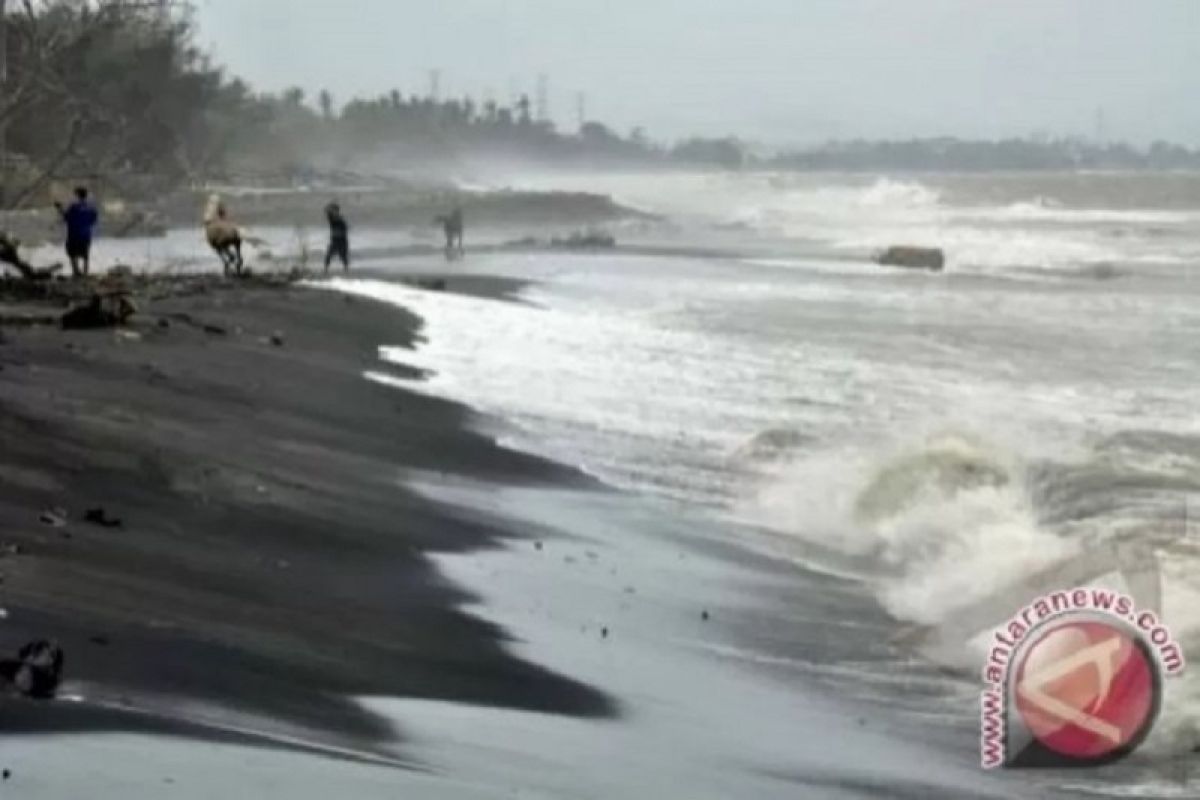 BMKG himbau masyarakat untuk Waspadai gelombang tinggi di sejumlah perairan Indonesia