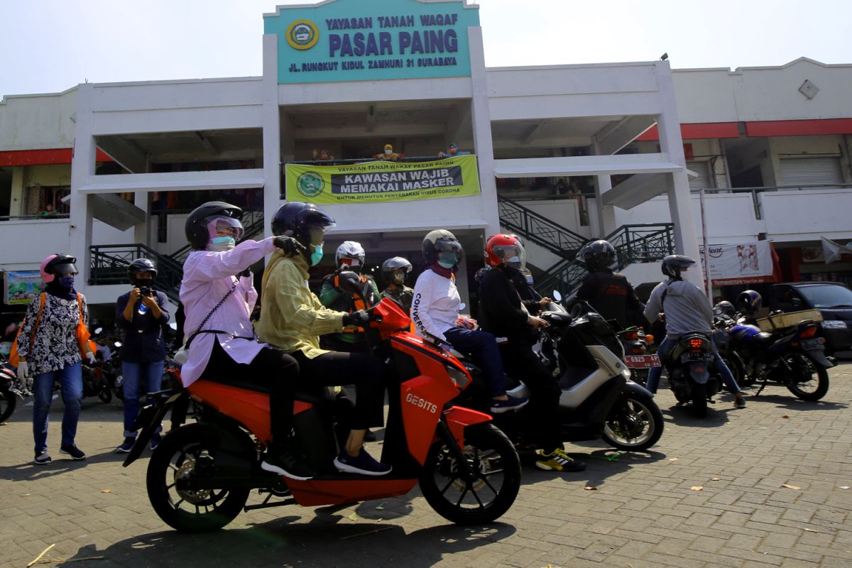 Wali Kota Surabaya  keliling kampung ingatkan warga pakai masker