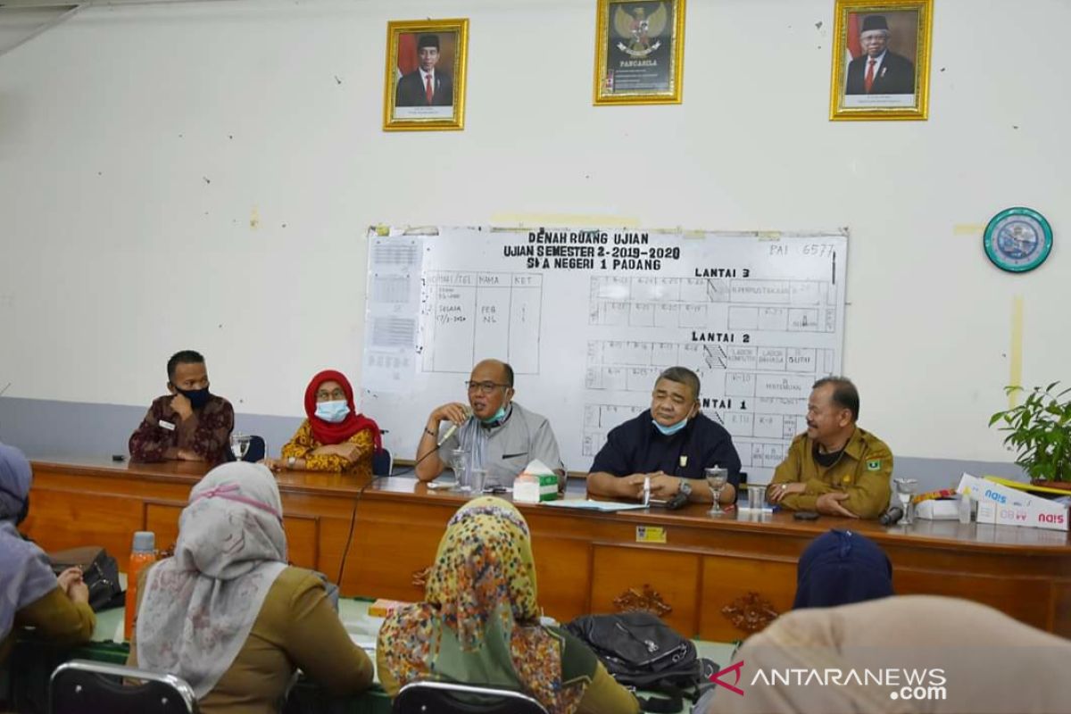 Ketua DPRD Sumbar kunjungi SMA 1 Padang terkait proses PPDB 2020