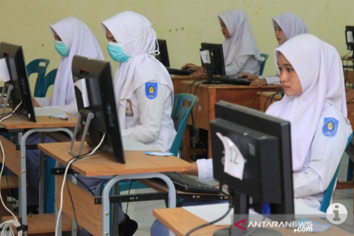 Tingkat kelulusan SMK di Riau mencapai 99,7 persen