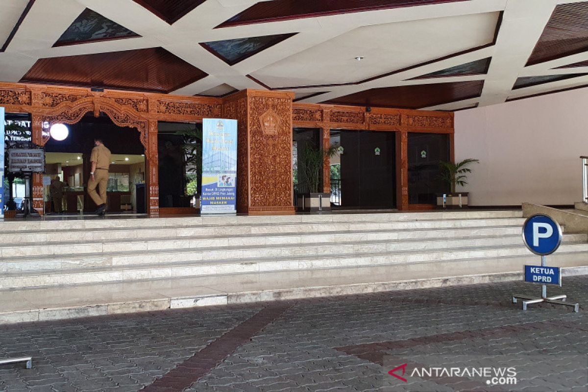 Gedung DPRD Jateng ditutup setelah anggota dewan berstatus PDP meninggal