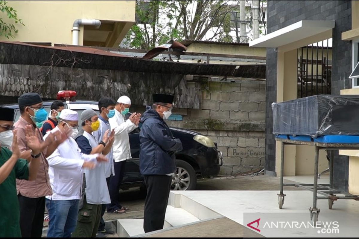 Petugas Medis Kota Banjarmasin Meninggal Dunia Walikota Solatkan Jenazahnya