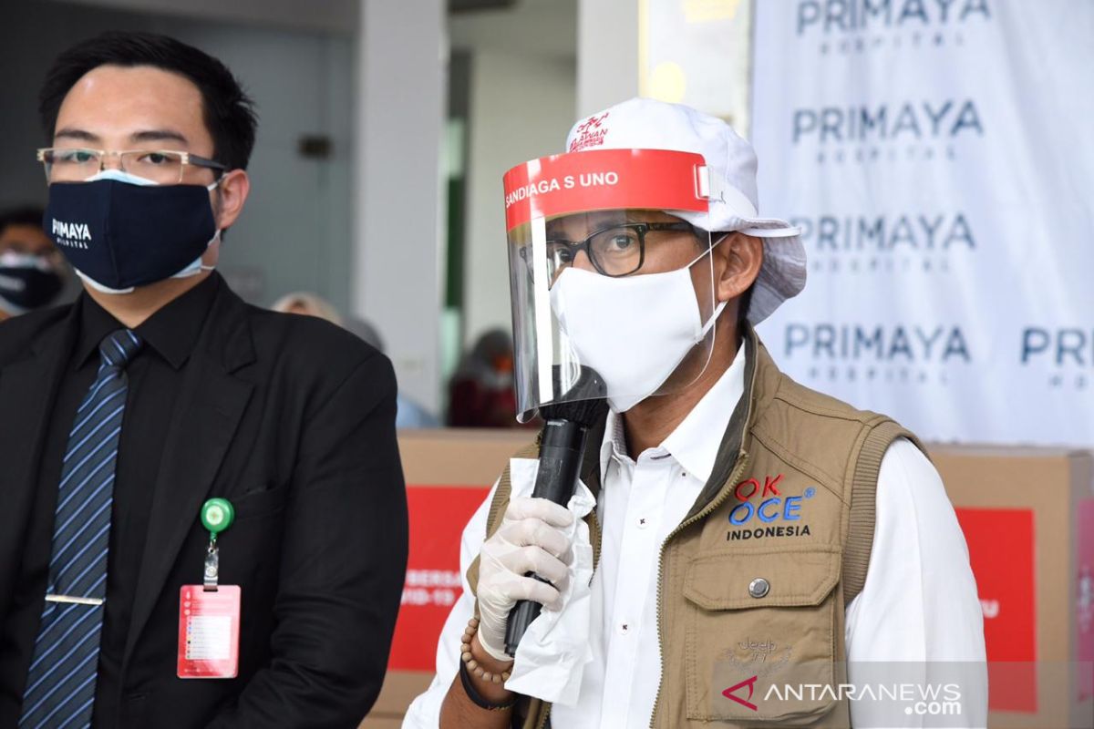 Sandiaga beri bantuan 5.650 APD bagi tenaga medis RS Primaya Bekasi