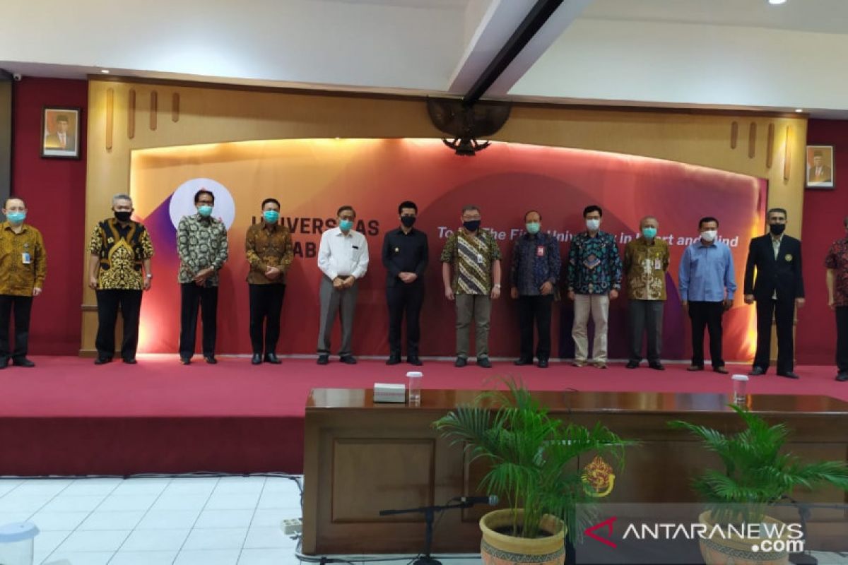 Pemprov gandeng PTS tekan angka COVID-19 di Jatim