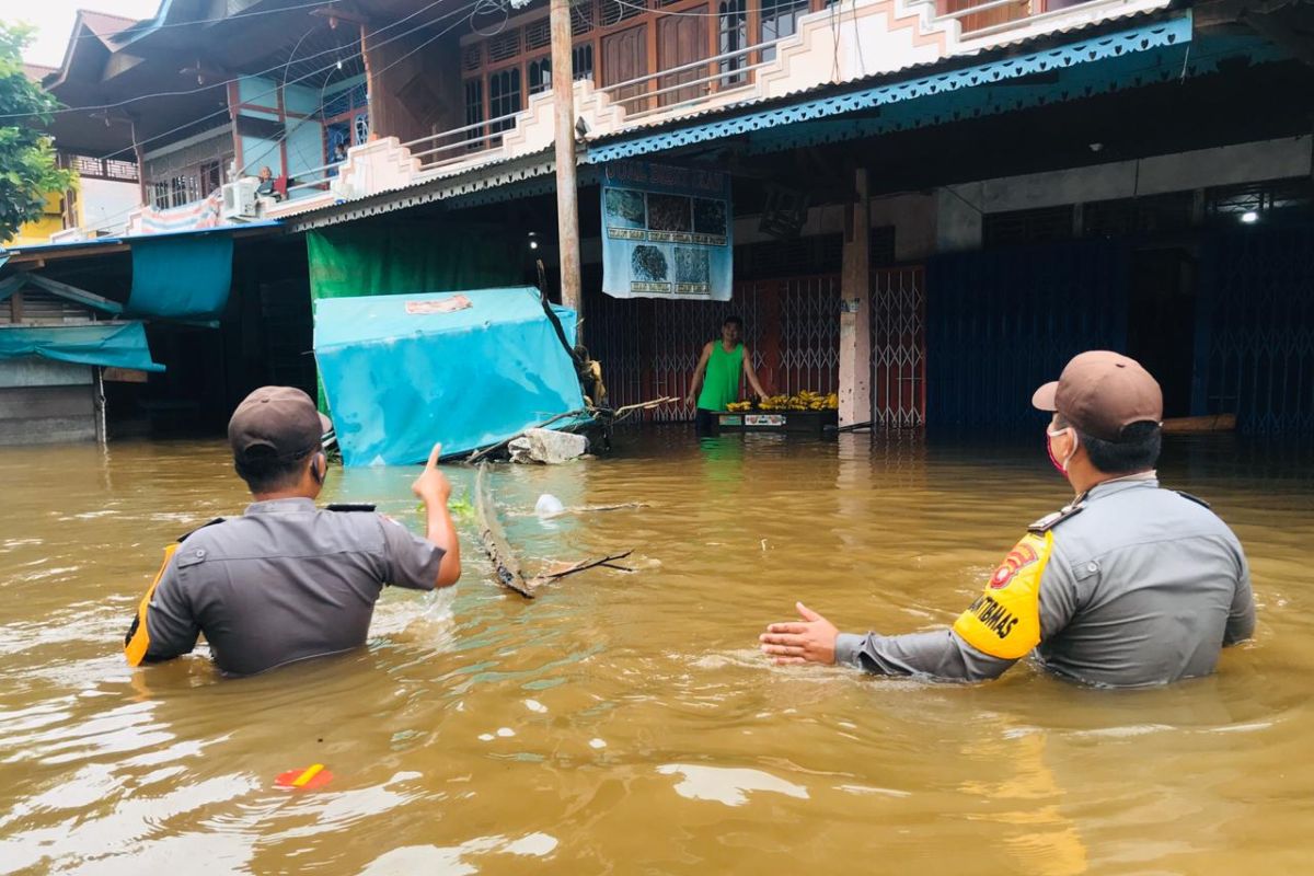 61 rumah warga hanyut terseret banjir di Kayan Hulu