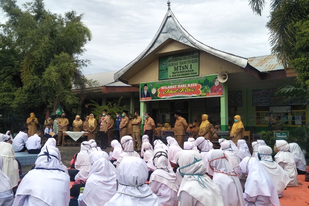 Siswa Pariaman mulai belajar tatap muka di sekolah, begini polanya