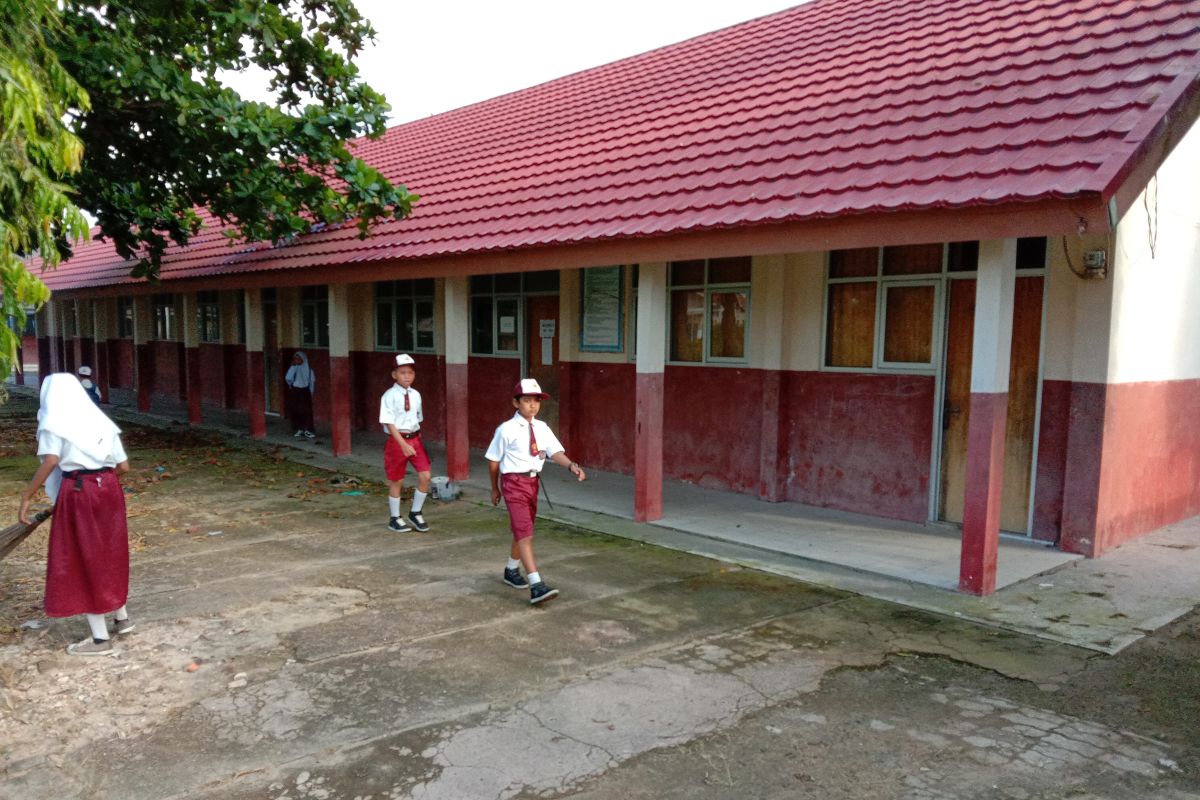 Tahun ajaran baru, siswa di Lampung Timur masuk sekolah dan seterusnya belajar di rumah