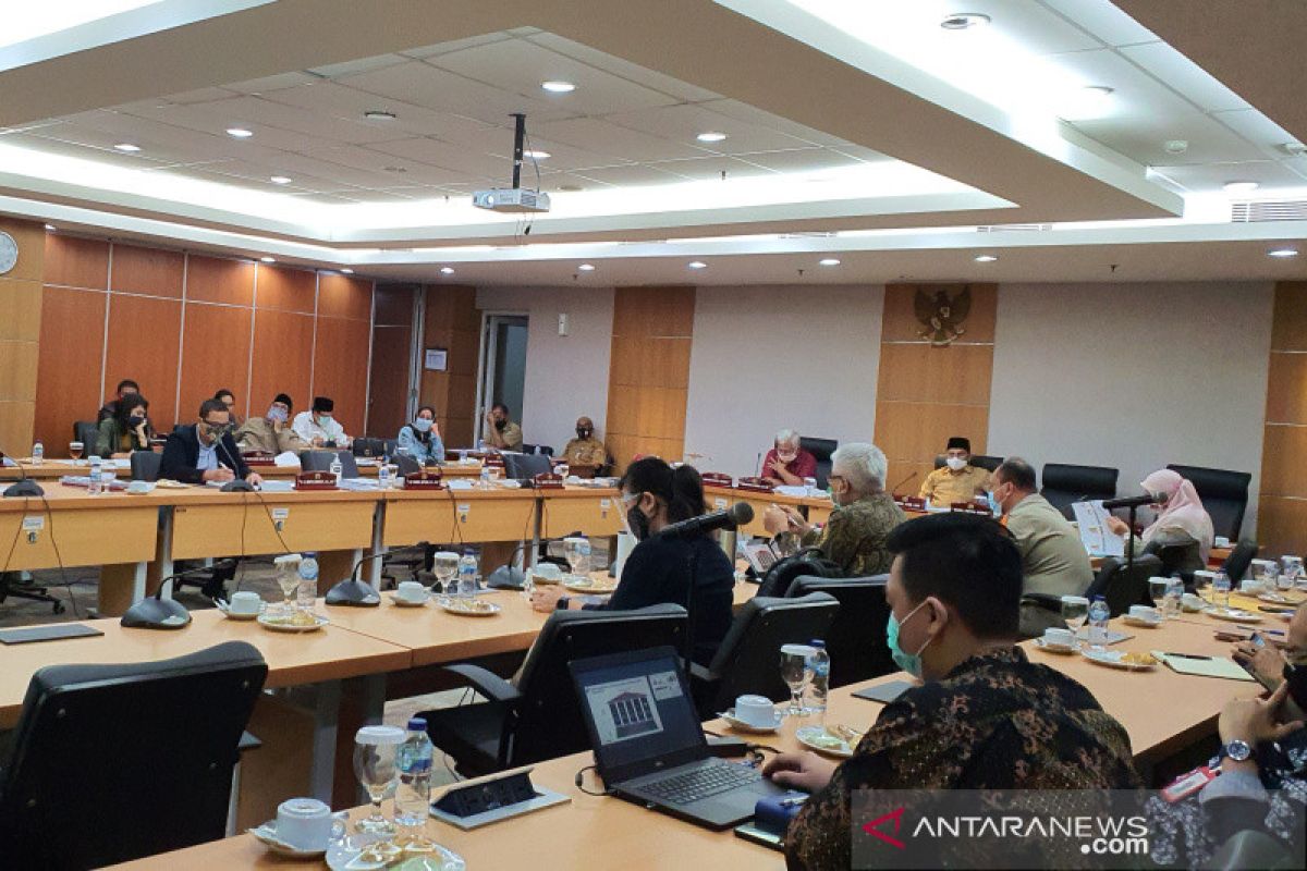Komisi B sayangkan tiga pejabat tak hadir di DPRD DKI Jakarta