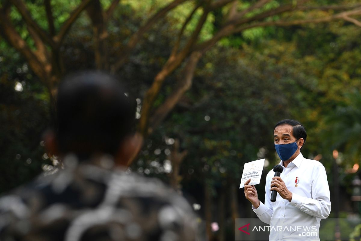 Di depan usaha kecil, Presiden Jokowi beri optimisme omzet akan naik