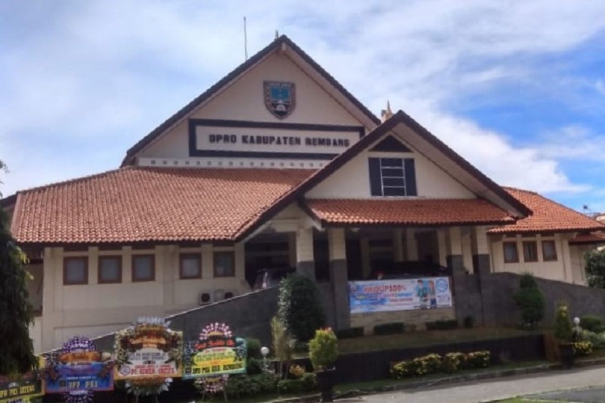 Gedung DPRD Rembang ditutup, ketua dewan berstatus PDP COVID  wafat