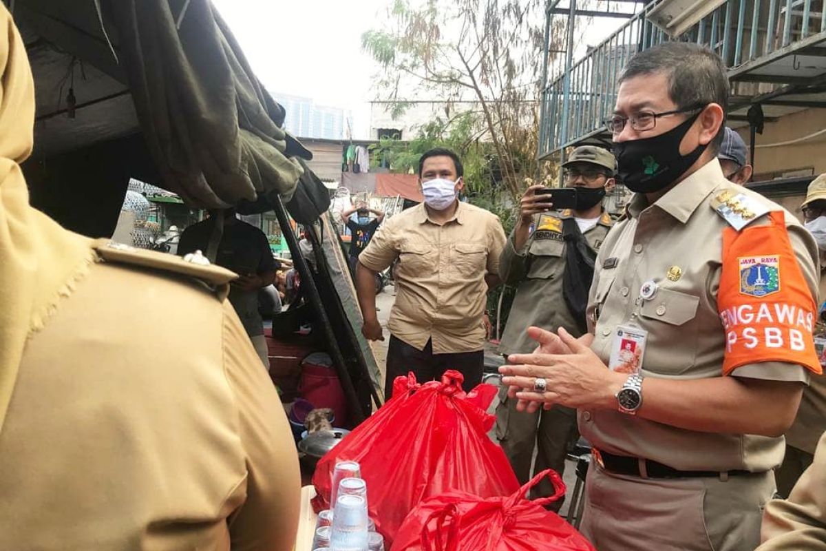 100 paket sembako disalurkan untuk korban kebakaran Jalan Minangkabau