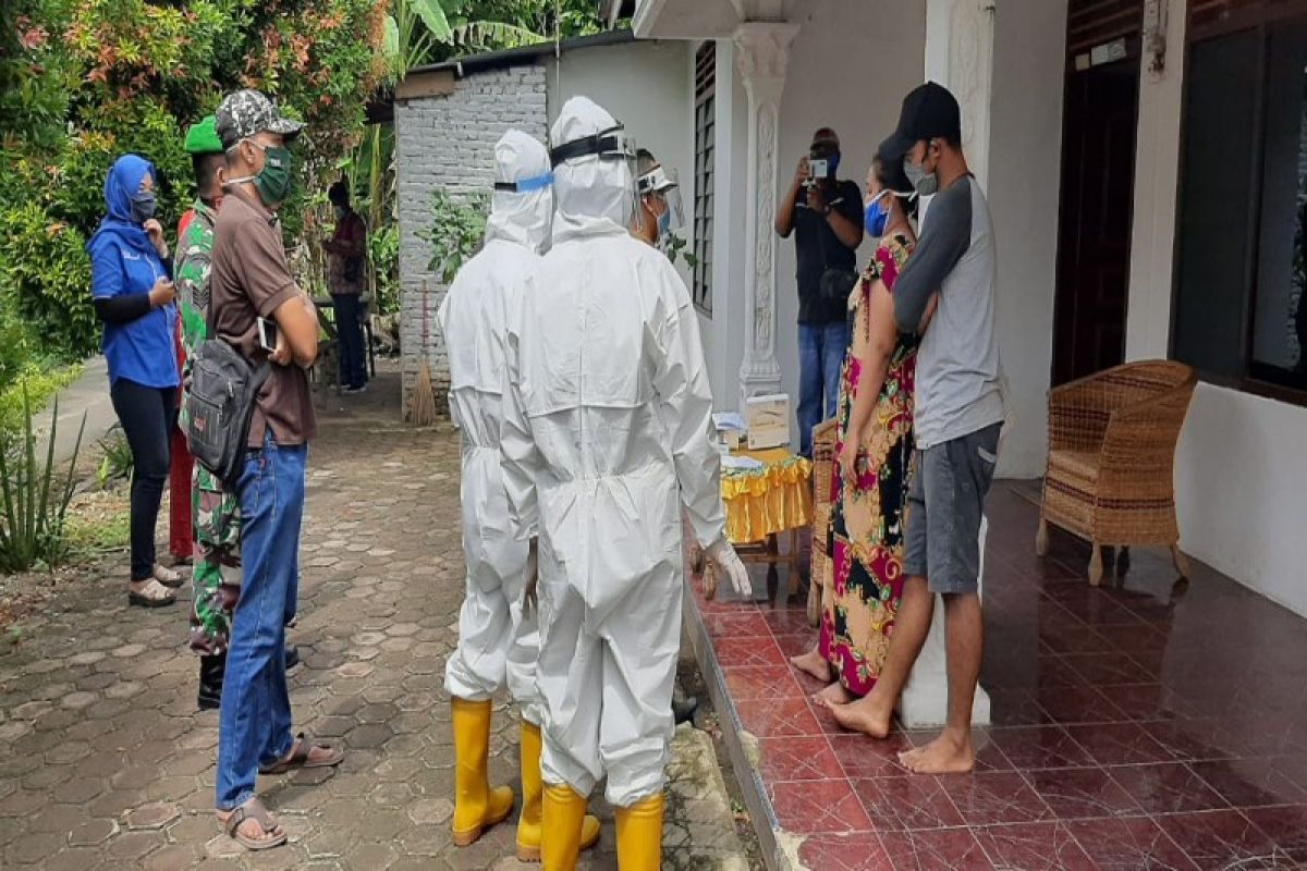 GTPP lakukan tes cepat terhadap keluarga pasien positif COVID-19