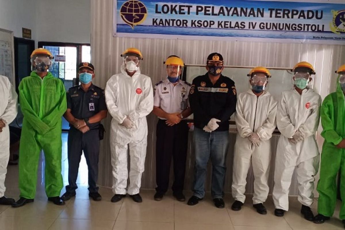 Pelabuhan Gunungsitoli wajibkan pengunjung pakai masker