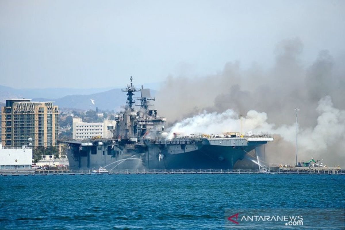 Kapal perang Amerika Serikat terbakar di San Diego, 21 orang alami cedera