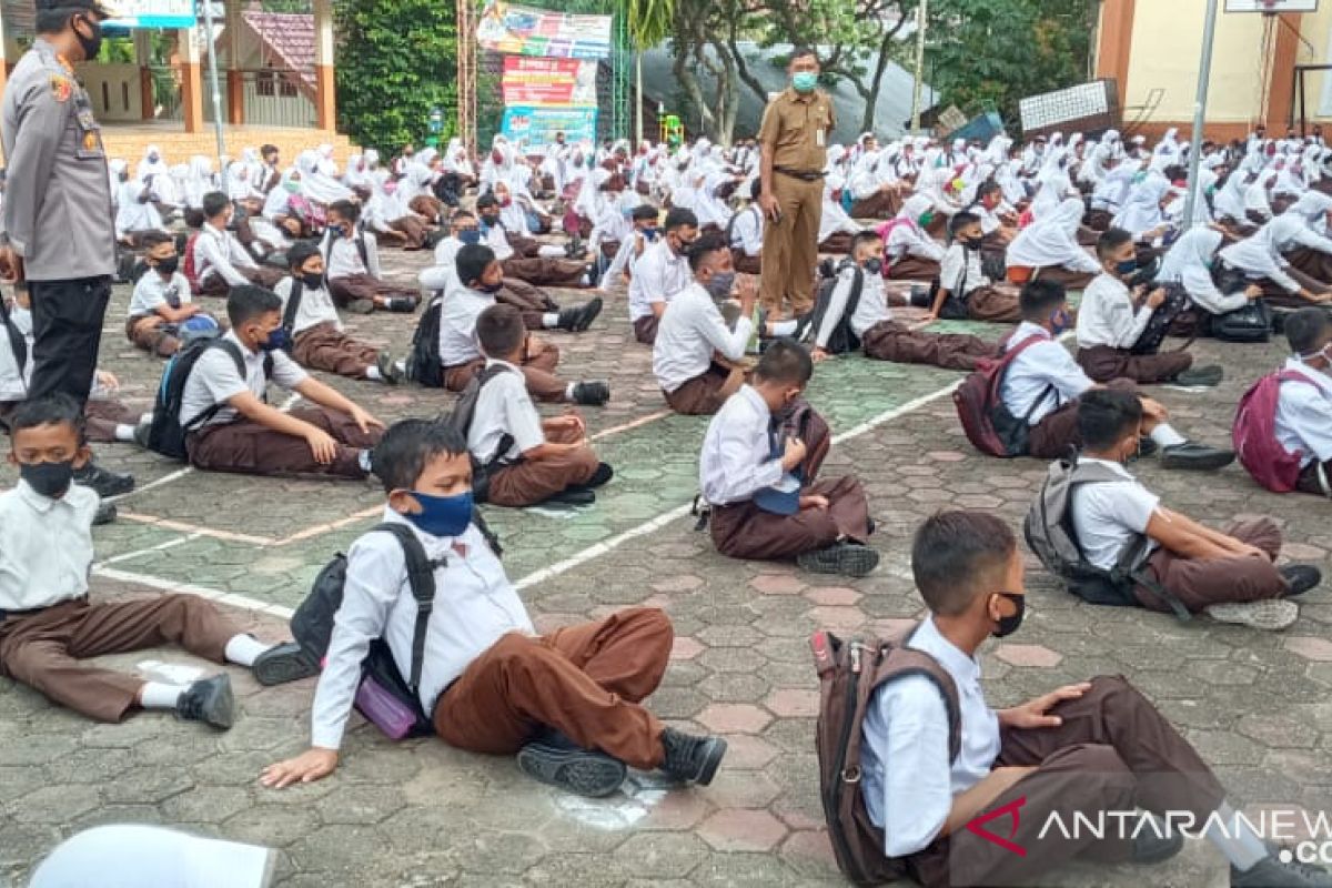 Hari pertama belajar tatap muka baru kehadiran baru 50 persen