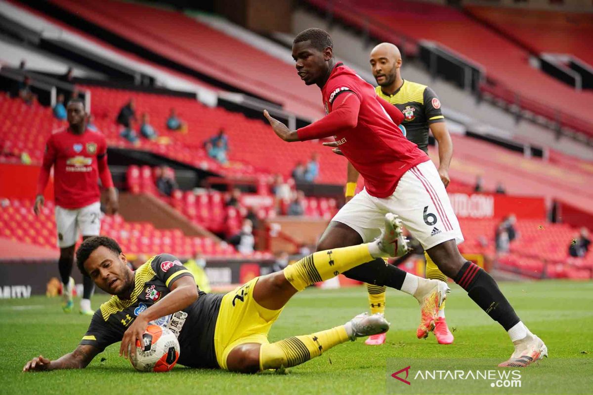 Paul Pogba betah di MU