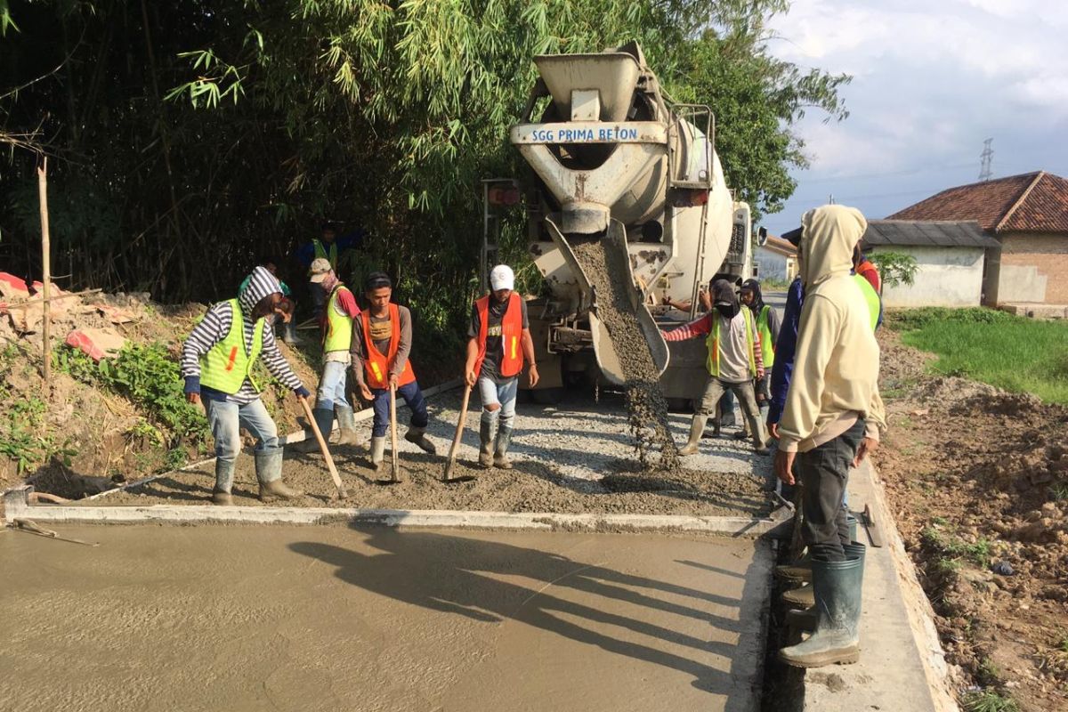 Pemkab Serang optimistis betonisasi jalan tuntas 2021