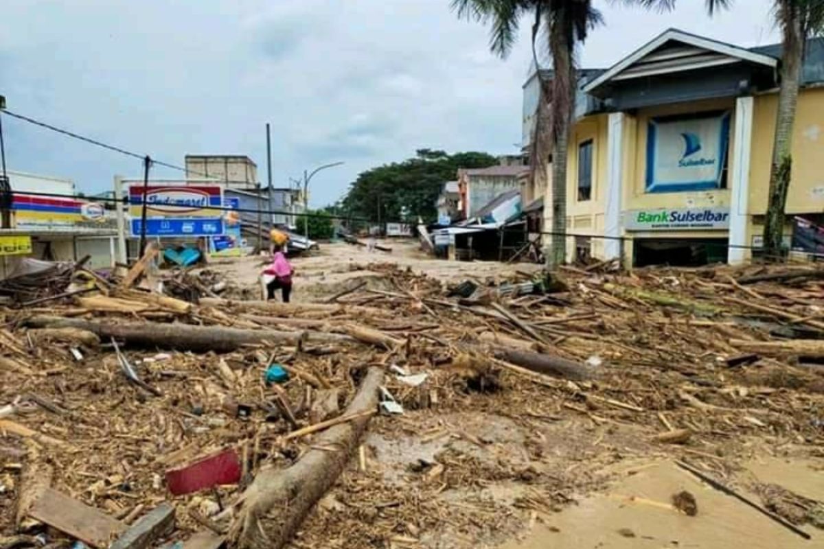 Dua korban meninggal usai peristiwa banjir bandang Masamba