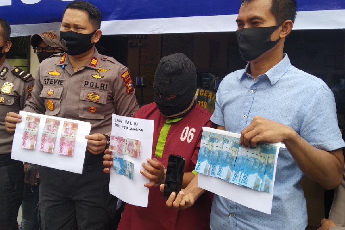 Pemuda di Pekanbaru ditangkap polisi akibat bayar wanita panggilan pakai uang palsu