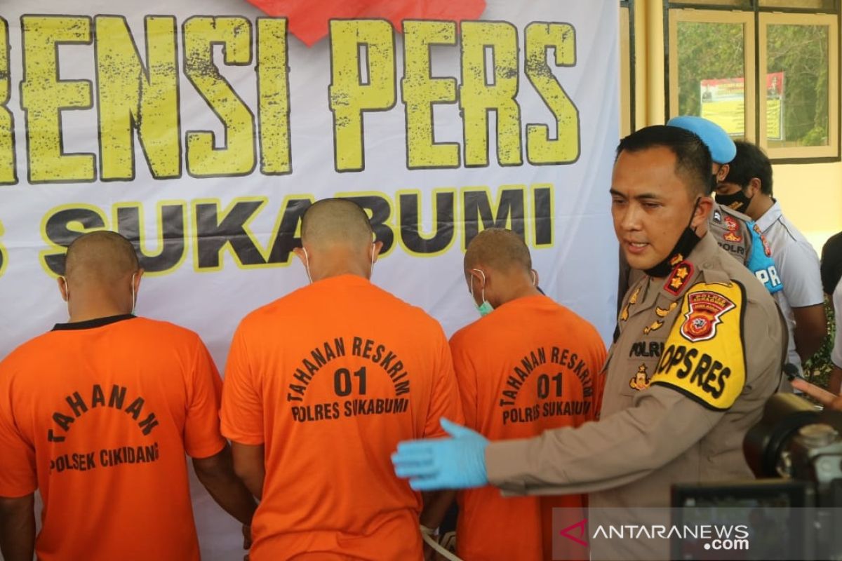 Empat pencuri peralatan menara  pemancar signal telepon ditangkap Polres Sukabumi