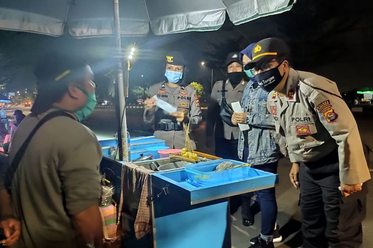 Polres Lombok Barat berlakukan jam malam cegah penyebaran COVID-19