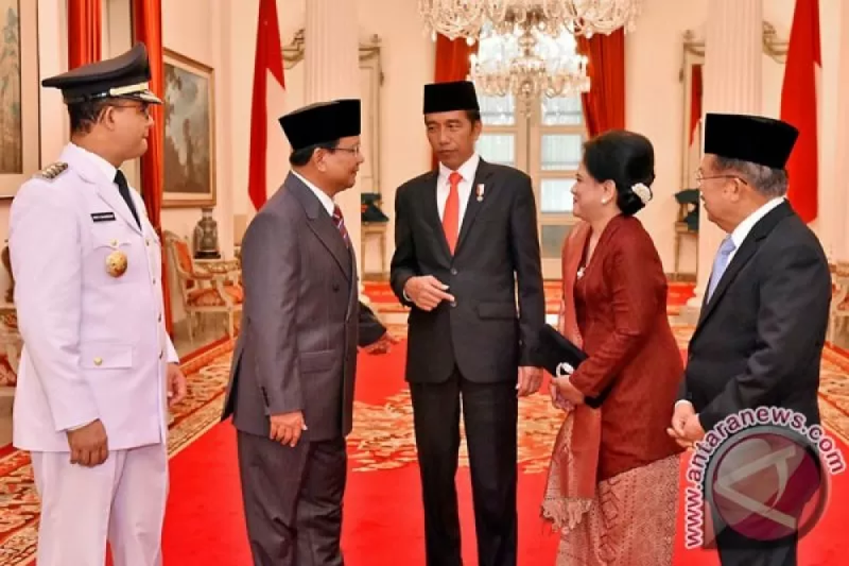 Benarkah Jokowi tugaskan Prabowo bubarkan FPI?