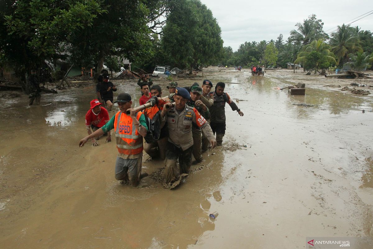 Bertambah korban meninggal banjir bandang di Luwu jadi 16 orrang,  223 rumah rusak berat