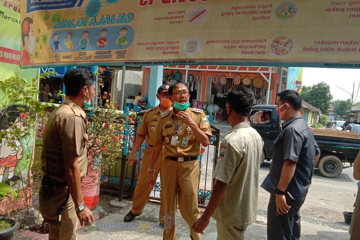 Bupati Pesisir Barat cek kesiapan sekolah hadapi normal baru