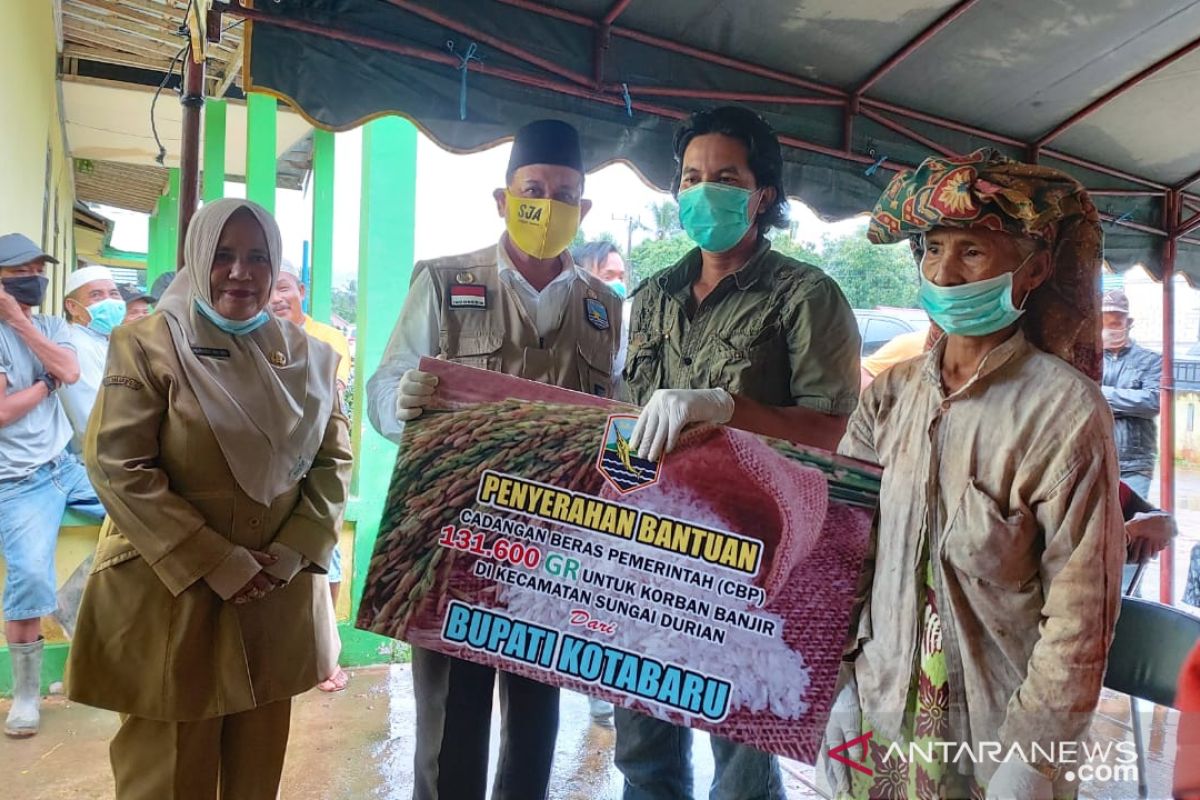 Bupati serahkan bantuan korban banjir Sampanahan