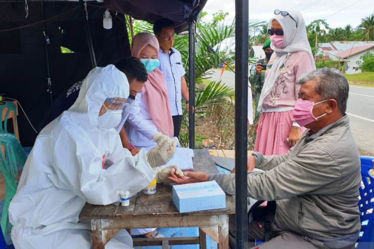 Pemkab Aceh Barat wajibkan semua pendatang rapid test COVID-19