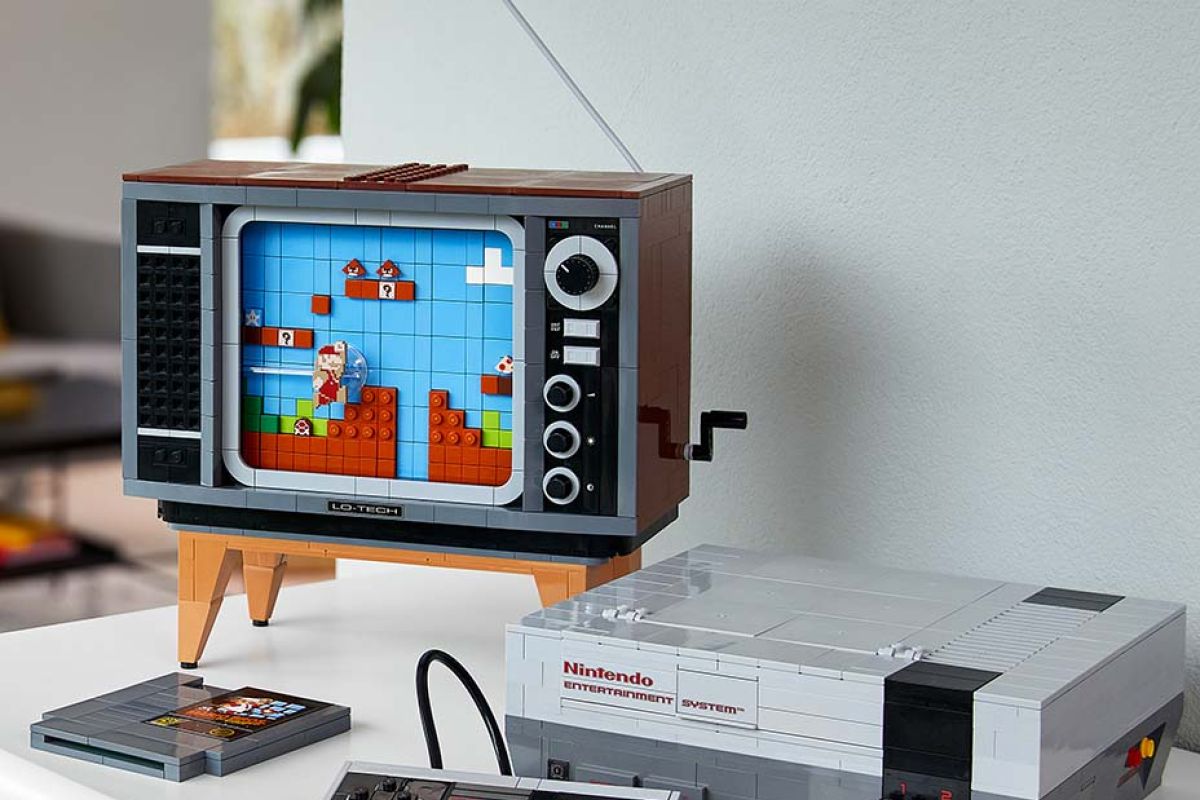 Konsol retro Nintendo NES 1980s dalam bentuk Lego