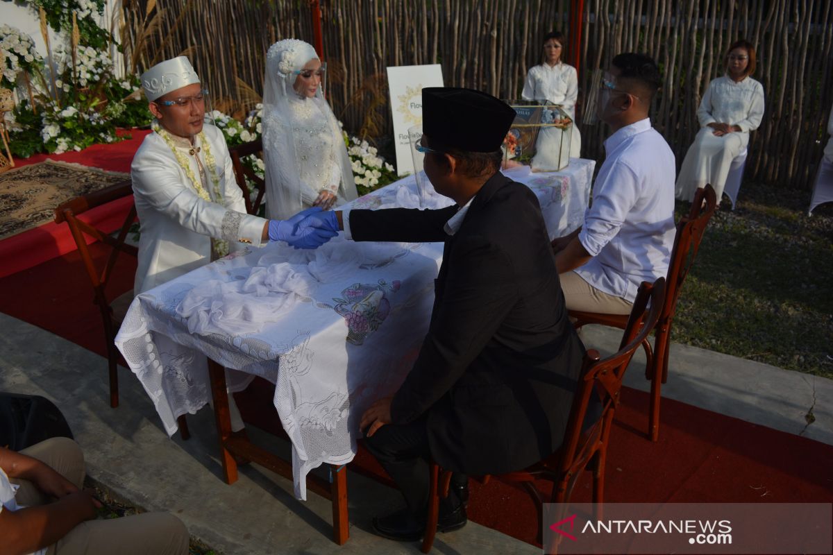 Simulasi pernikahan normal baru di Jombang