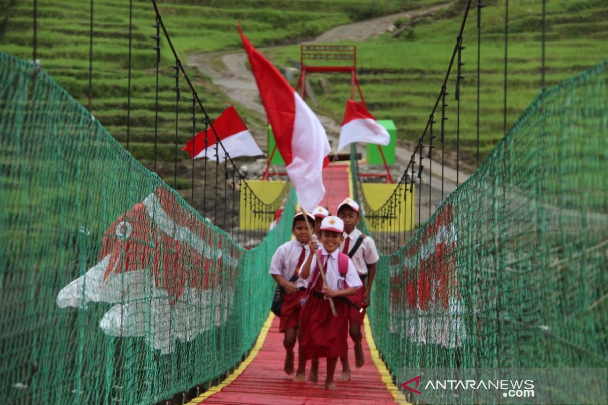 Sekarang warga Eban bisa nikmati jembatan gantung di perbatasan negara