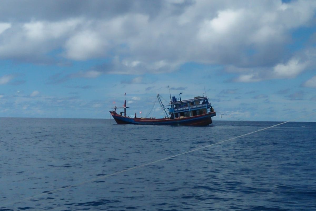 Nelayan Bengkulu usir lima kapal trawl asal Sumbar