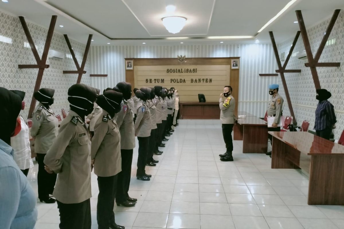 Sikap tampang Personel Polwan Polres Serang Kota diperiksa