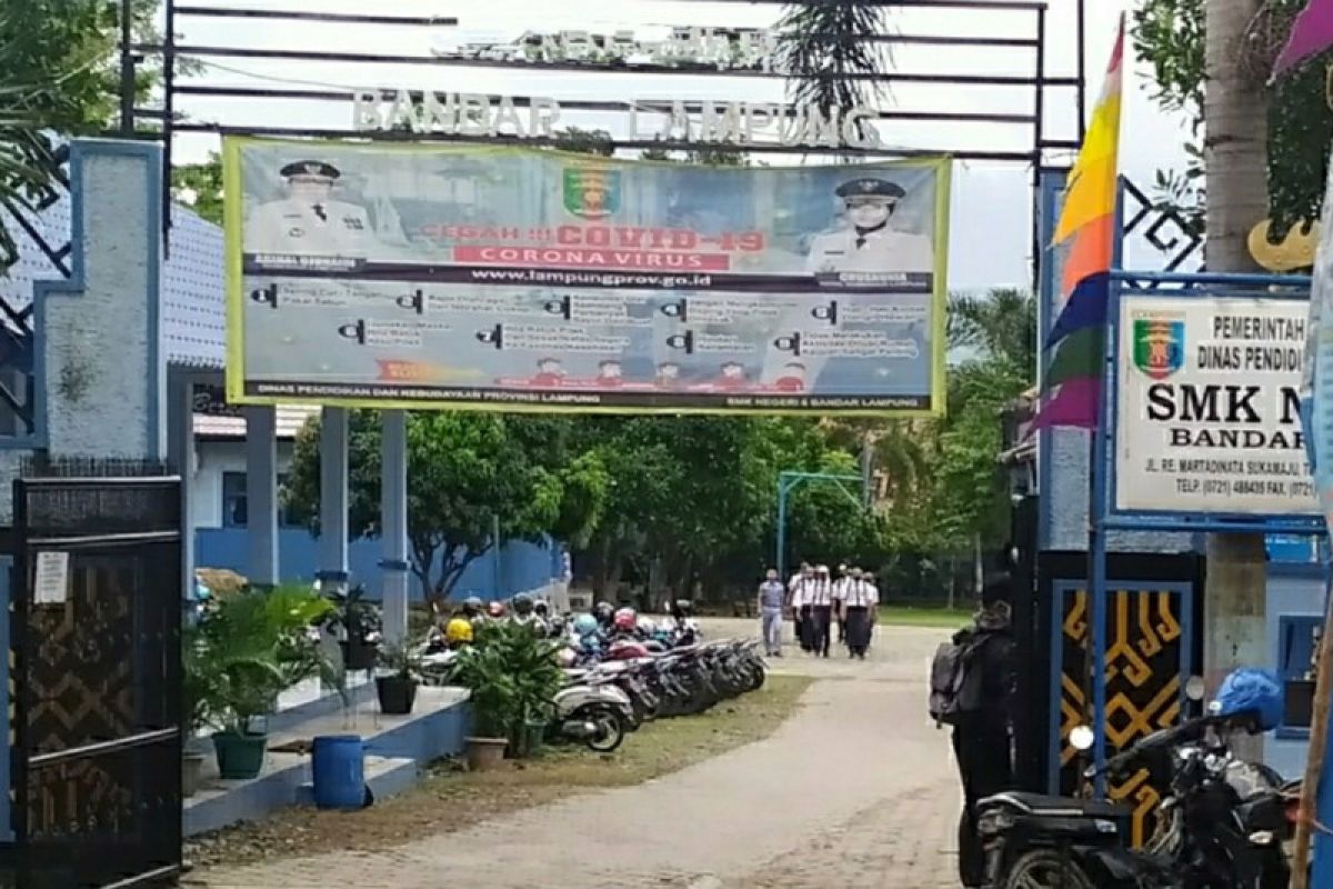 Anggota DPRD Lampung ingatkan pembukaan kembali sekolah harus hati-hati karena kesehatan siswa lebih utama