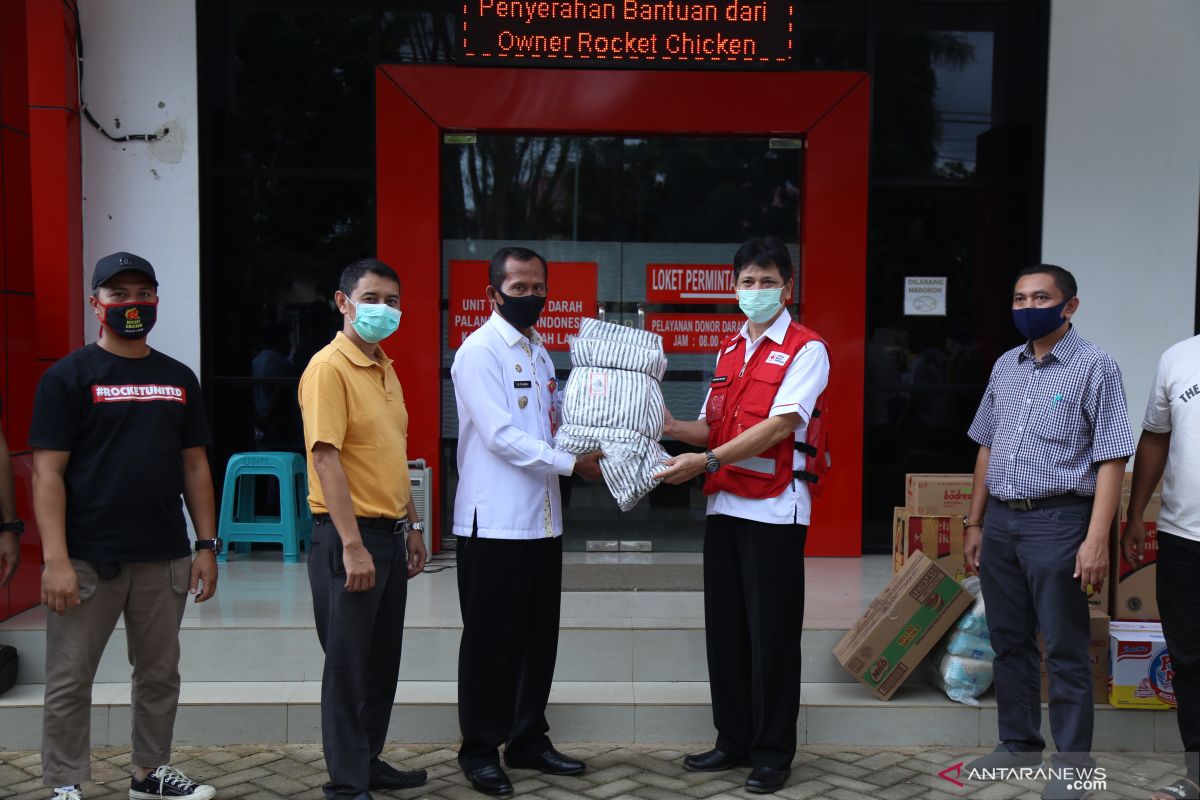 Rocket Chicken bantu korban banjir Pelaihari