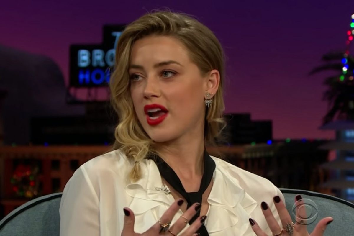 "Stylist": syuting acara James Corden, tak ada luka pada Amber Heard