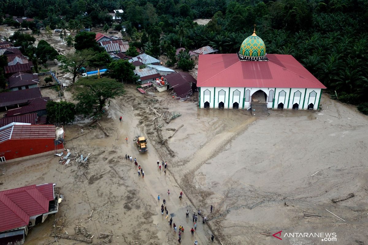 Data terkini BPBD: 24 orang meninggal dan 69 hilang akibat banjir di Luwu Utara