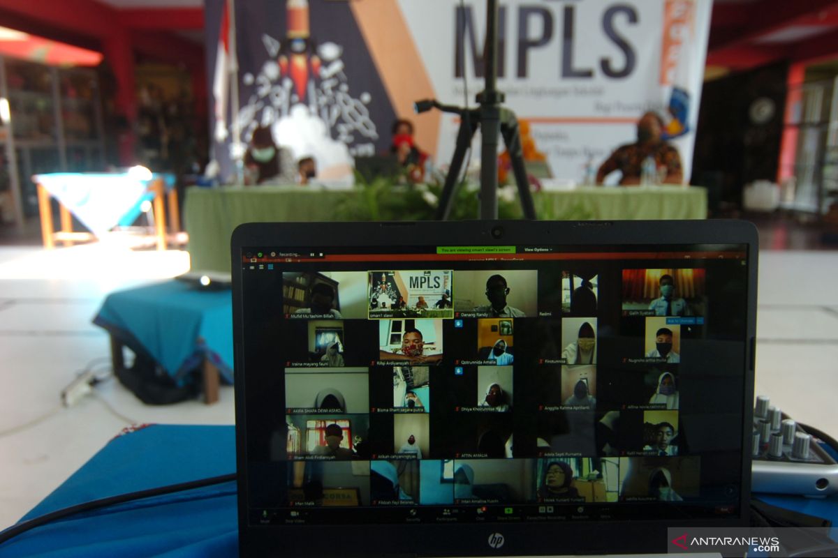 Masa pengenalan lingkungan sekolah Yogyakarta wajib dilaksanakan daring