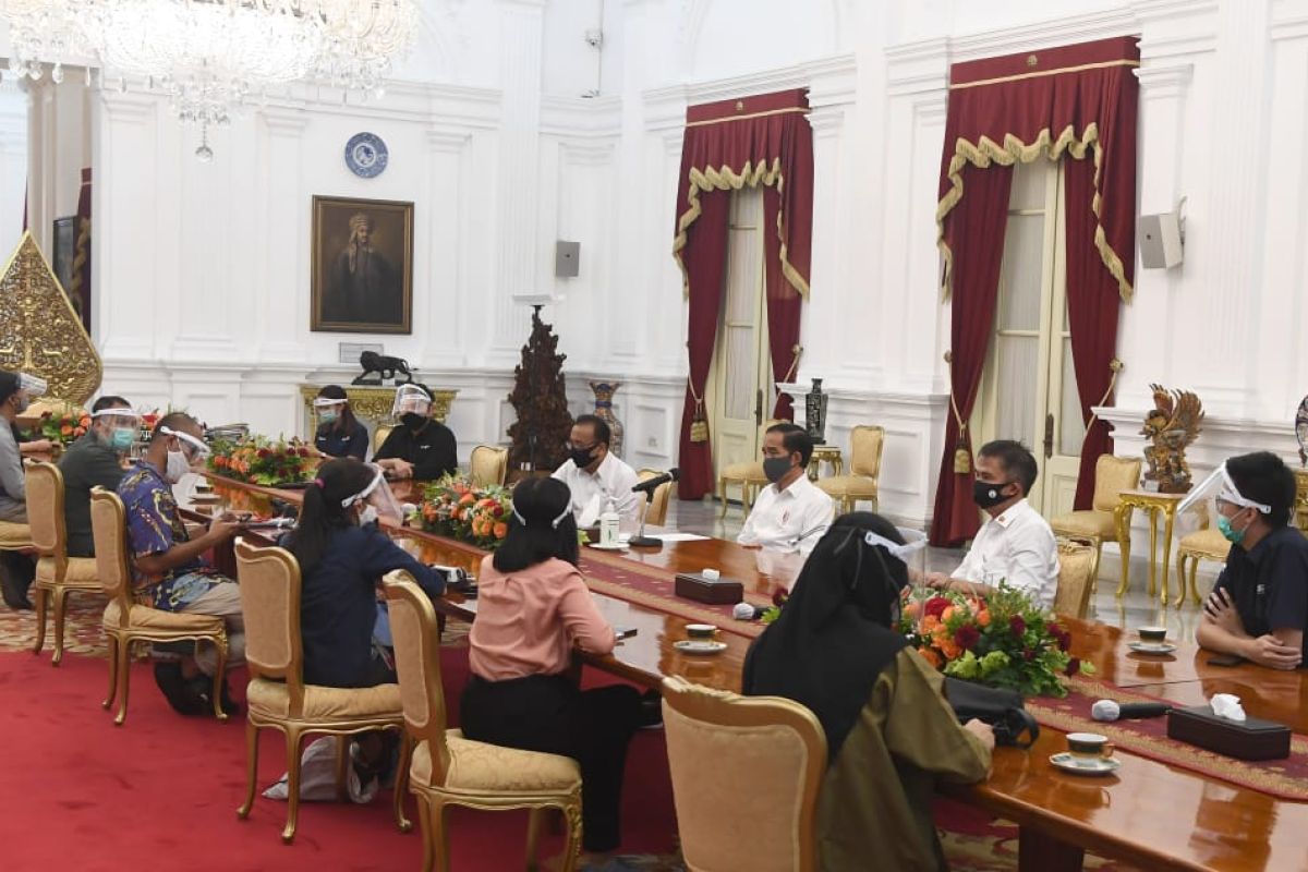 Presiden Jokowi mengaku senang, mulai ada laporan positif soal ekonomi