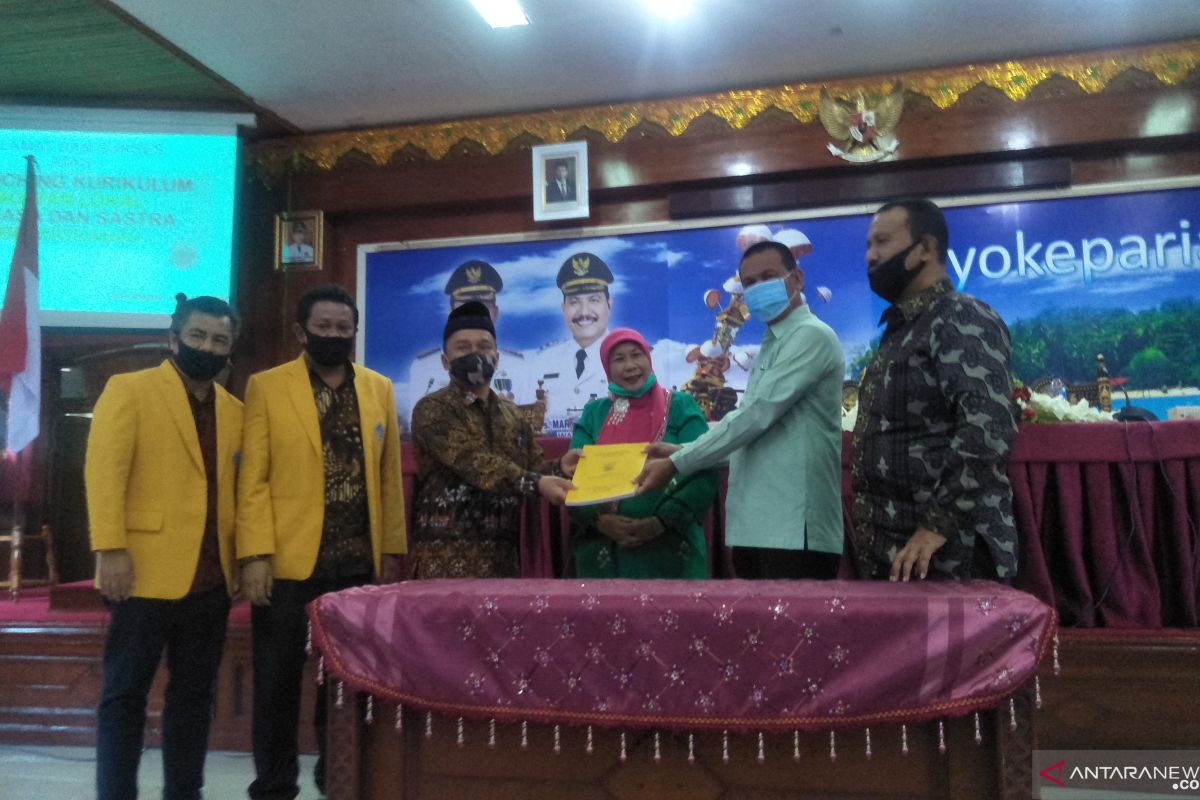 Pemkot Pariaman memasukkan bahasa dan sastra Minangkabau sebagai mata pelajaran di sekolah