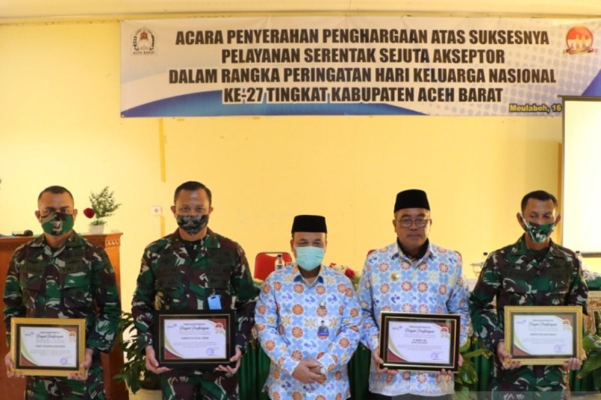 Bupati Aceh Barat raih penghargaan akseptor KB terbaik Aceh