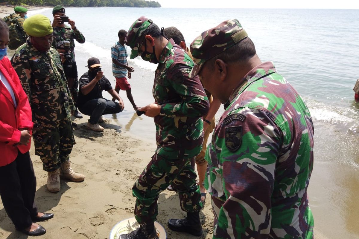 Danrem 173/PVB tinjau kegiatan TMMD di kampung Natabui Kepulauan Yapen