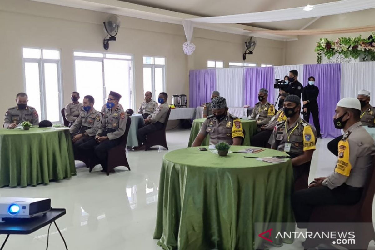 Personel Babinkamtibmas Polda Sultra dilatih dakwah