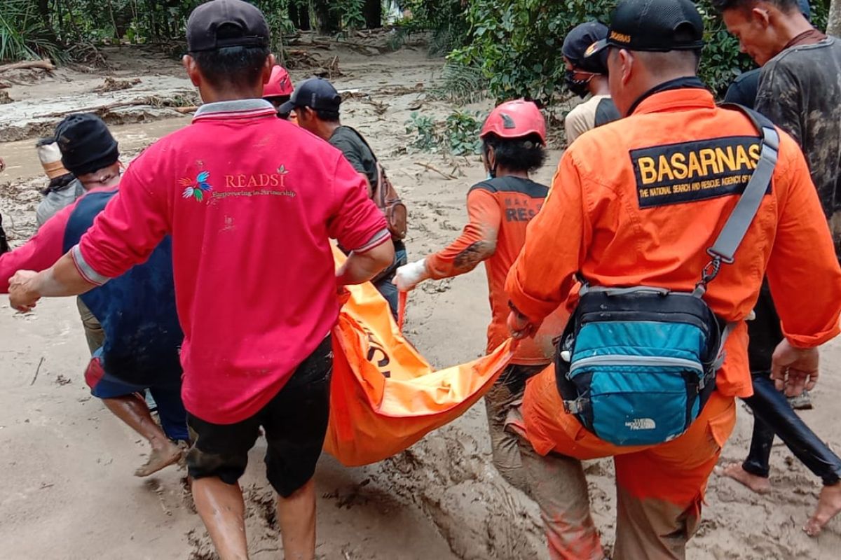 Tim SAR lanjutkan pencarian korban banjir Luwu Utara