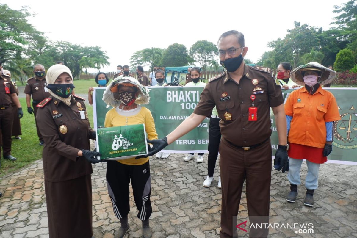 Kejaksaan Tinggi Riau salurkan 3.500 paket sembako