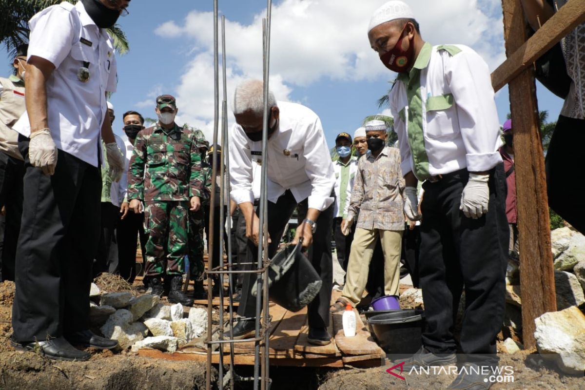 Bupati Asahan bantu pembangunan Musholla Al Fajar Desa Sei Alim Hassak