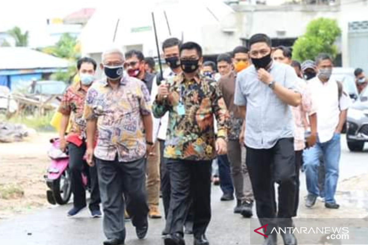 Gubernur Kaltara tinjau peningkatan jalan lingkungan di Tarakan