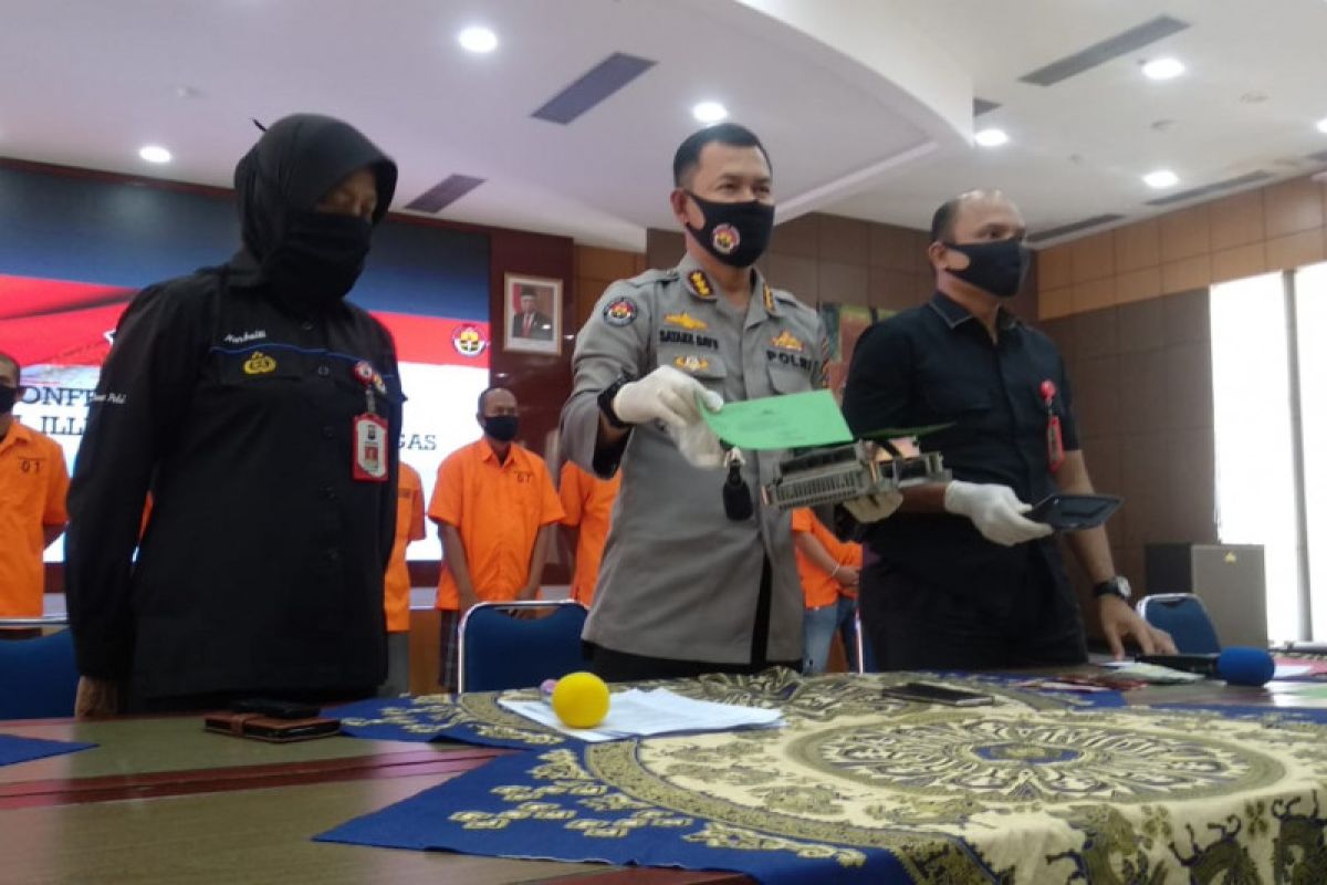 Polda Sumbar tangkap pelaku penimbunan minyak tanah